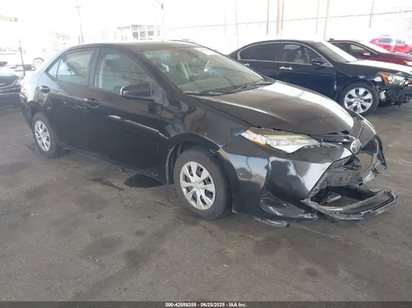 5YFBURHE8HP586806 2017 TOYOTA COROLLA - Image 1