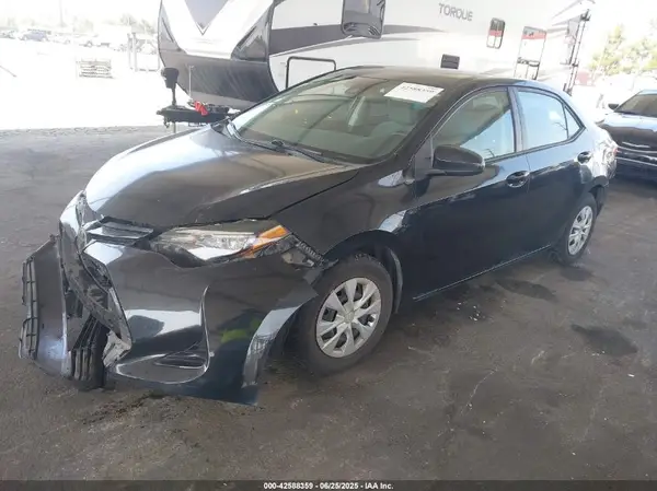 5YFBURHE8HP586806 2017 TOYOTA COROLLA - Image 2
