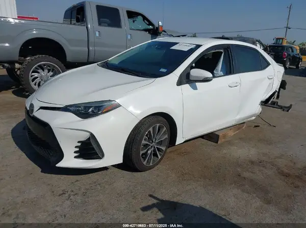 5YFBURHE8HP587499 2017 TOYOTA COROLLA - Image 2