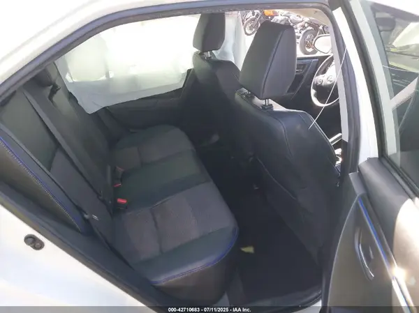 5YFBURHE8HP587499 2017 TOYOTA COROLLA - Image 8