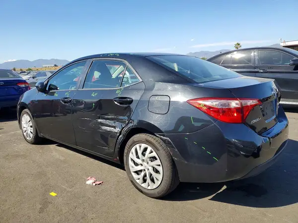 5YFBURHE8HP587941 2017 TOYOTA COROLLA - Image 2