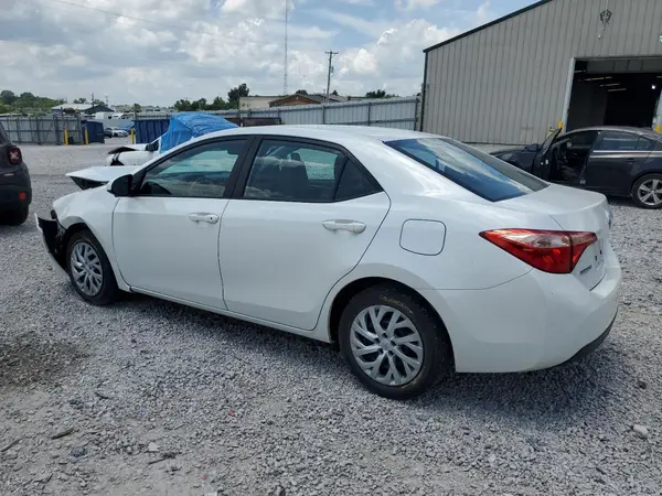5YFBURHE8HP588328 2017 TOYOTA COROLLA - Image 2
