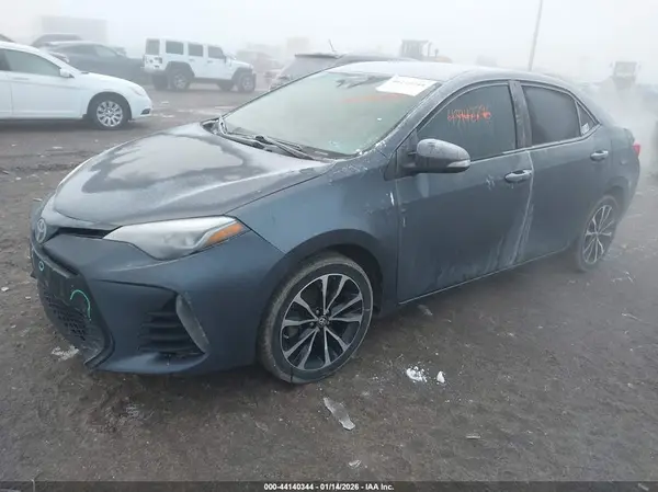 5YFBURHE8HP588619 2017 TOYOTA COROLLA - Image 2