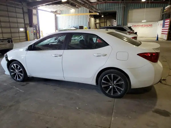 5YFBURHE8HP588765 2017 TOYOTA COROLLA - Image 2
