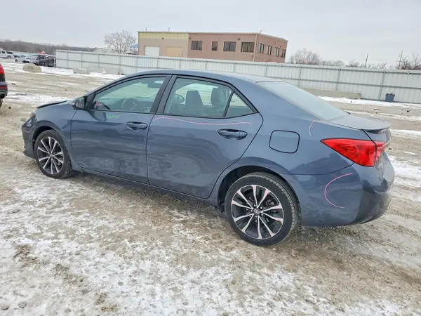 5YFBURHE8HP589236 2017 TOYOTA COROLLA - Image 2
