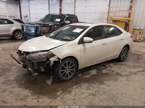 5YFBURHE8HP589706 2017 TOYOTA COROLLA - Image 2