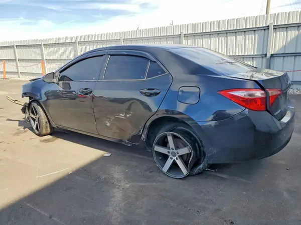 5YFBURHE8HP590452 2017 TOYOTA COROLLA - Image 2