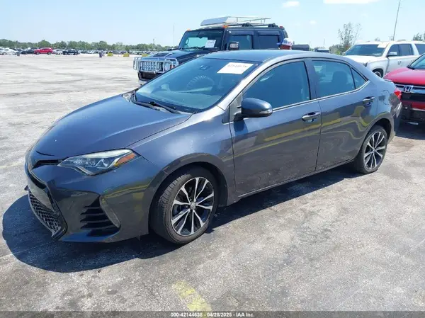 5YFBURHE8HP592962 2017 TOYOTA COROLLA - Image 2