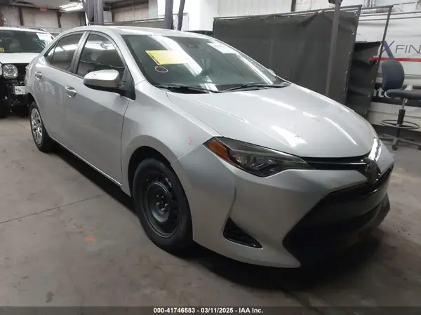 5YFBURHE8HP593738 2017 TOYOTA COROLLA - Image 1