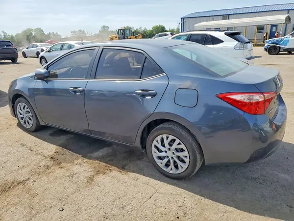 5YFBURHE8HP593769 2017 TOYOTA COROLLA - Image 2