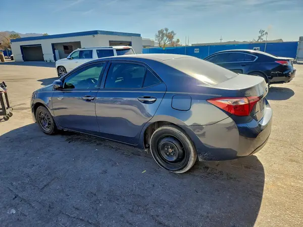 5YFBURHE8HP595571 2017 TOYOTA COROLLA - Image 2