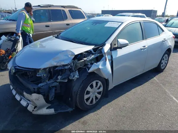 5YFBURHE8HP599605 2017 TOYOTA COROLLA - Image 2