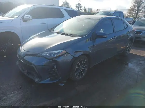 5YFBURHE8HP599975 2017 TOYOTA COROLLA - Image 2