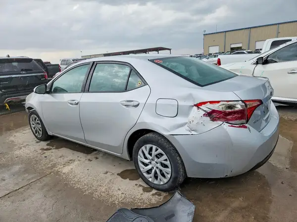 5YFBURHE8HP600008 2017 TOYOTA COROLLA - Image 2