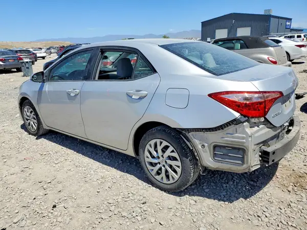 5YFBURHE8HP600056 2017 TOYOTA COROLLA - Image 2