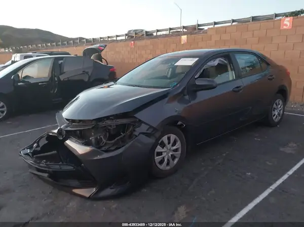 5YFBURHE8HP604334 2017 TOYOTA COROLLA - Image 2