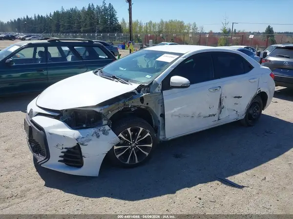5YFBURHE8HP605192 2017 TOYOTA COROLLA - Image 2