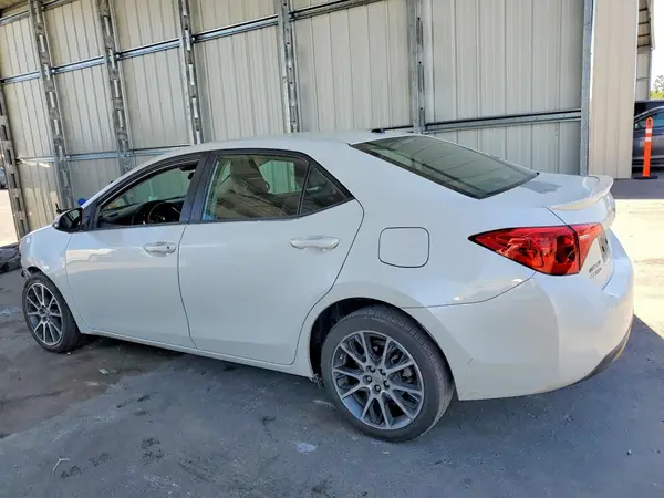 5YFBURHE8HP607816 2017 TOYOTA COROLLA - Image 2
