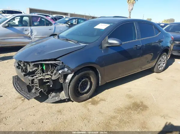 5YFBURHE8HP609971 2017 TOYOTA COROLLA - Image 2