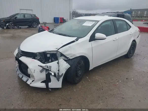 5YFBURHE8HP610358 2017 TOYOTA COROLLA - Image 2
