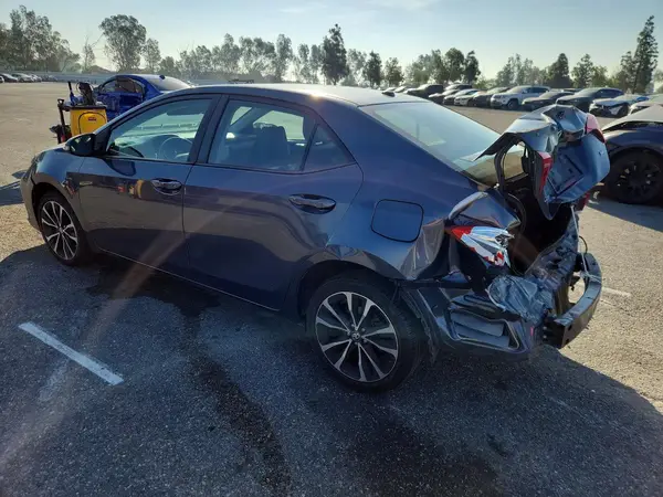 5YFBURHE8HP613082 2017 TOYOTA COROLLA - Image 2