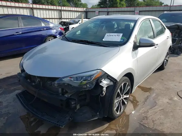 5YFBURHE8HP613986 2017 TOYOTA COROLLA - Image 2