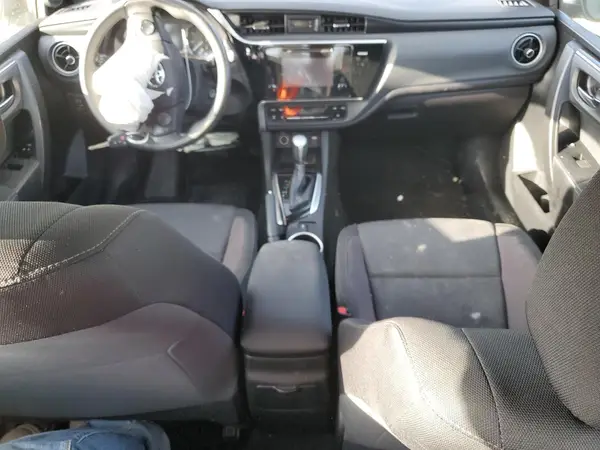 5YFBURHE8HP617827 2017 TOYOTA COROLLA - Image 8