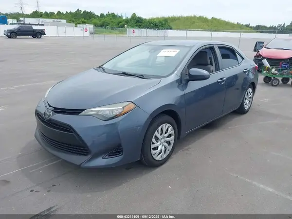 5YFBURHE8HP618170 2017 TOYOTA COROLLA - Image 2