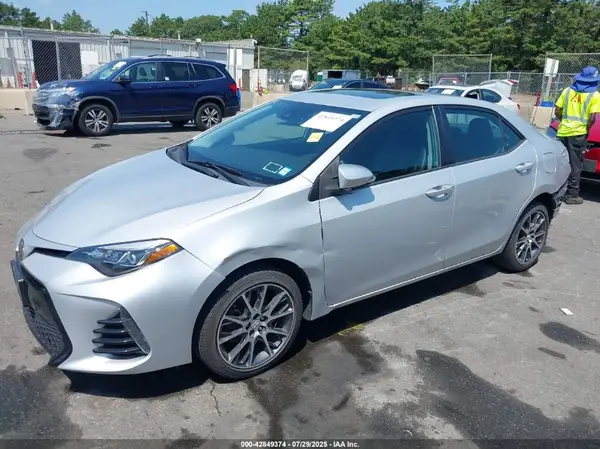 5YFBURHE8HP620145 2017 TOYOTA COROLLA - Image 2