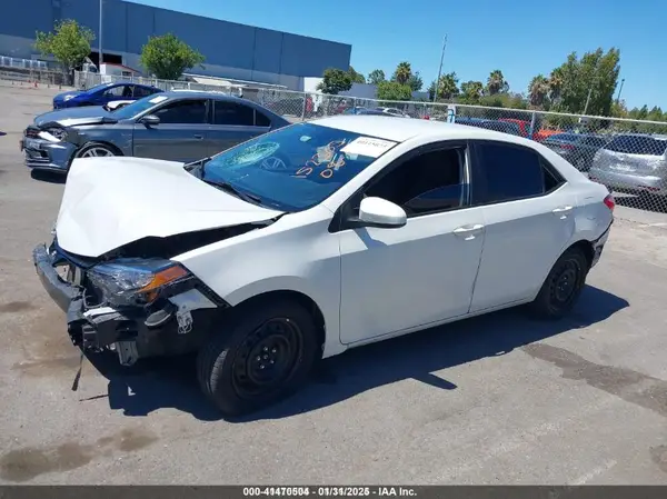 5YFBURHE8HP622204 2017 TOYOTA COROLLA - Image 2