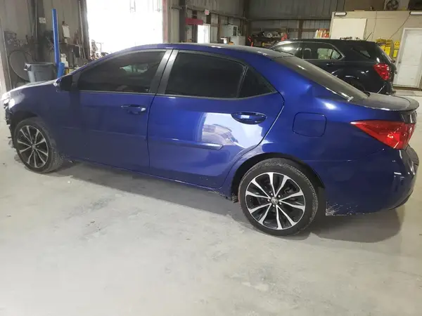 5YFBURHE8HP623420 2017 TOYOTA COROLLA - Image 2