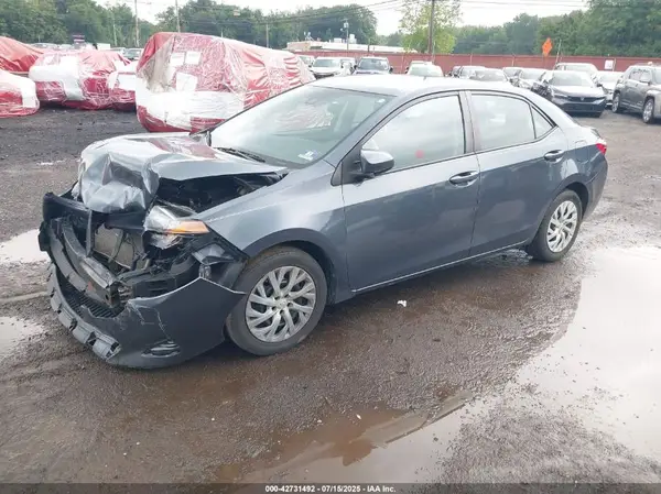 5YFBURHE8HP627998 2017 TOYOTA COROLLA - Image 2