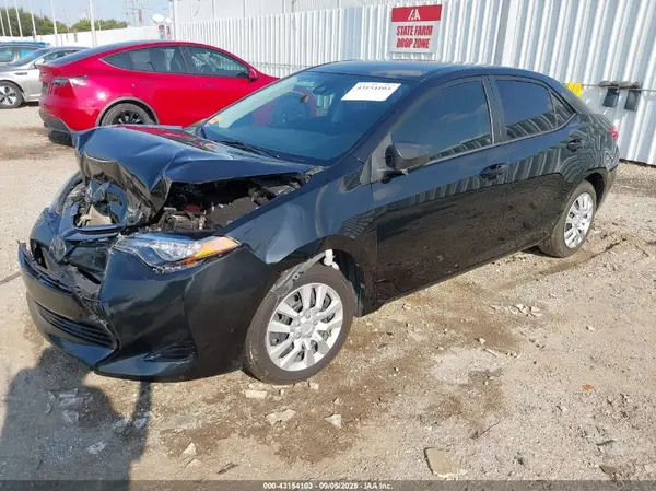 5YFBURHE8HP630934 2017 TOYOTA COROLLA - Image 2