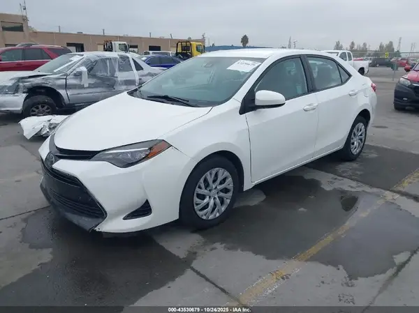 5YFBURHE8HP634031 2017 TOYOTA COROLLA - Image 2