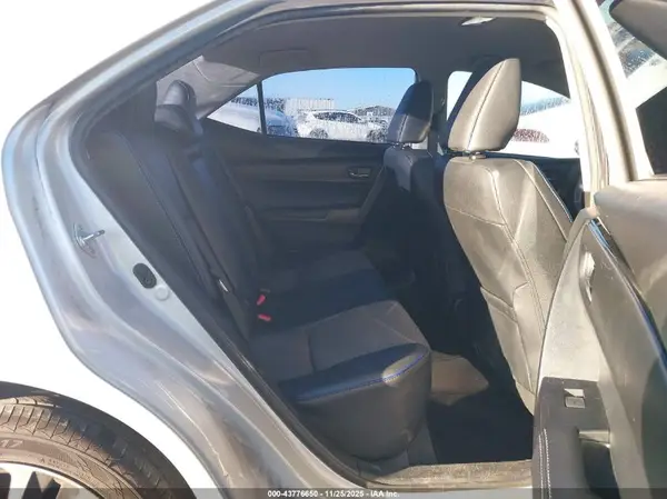 5YFBURHE8HP640380 2017 TOYOTA COROLLA - Image 8