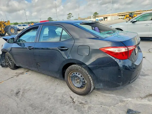 5YFBURHE8HP641870 2017 TOYOTA COROLLA - Image 2