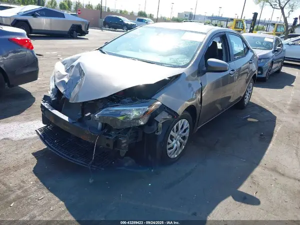 5YFBURHE8HP642999 2017 TOYOTA COROLLA - Image 2