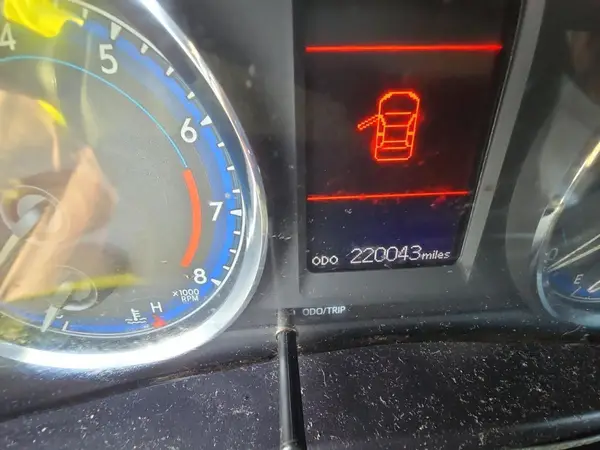 5YFBURHE8HP643165 2017 TOYOTA COROLLA - Image 8