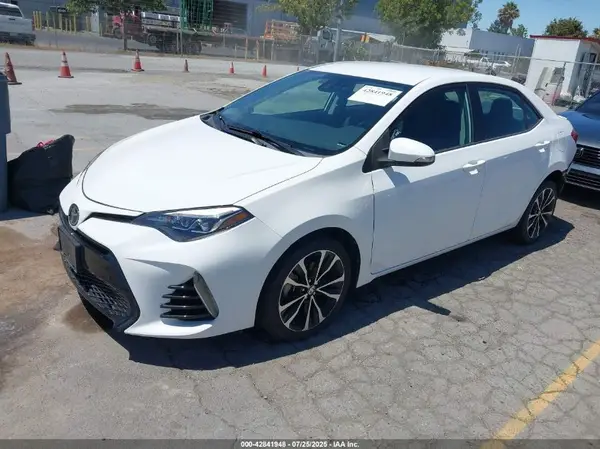 5YFBURHE8HP646812 2017 TOYOTA COROLLA - Image 2