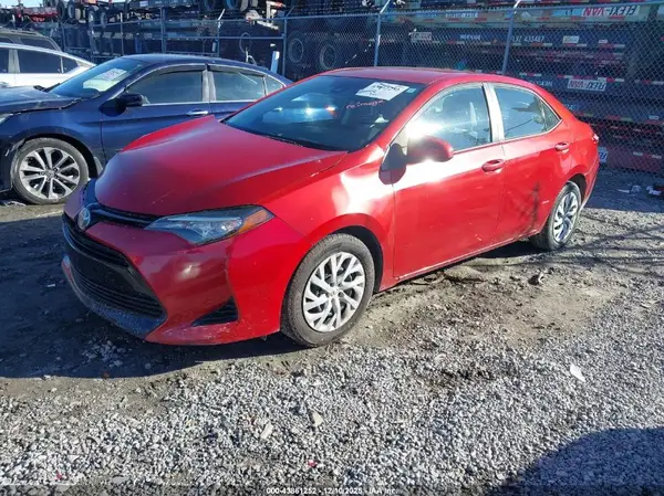 5YFBURHE8HP647071 2017 TOYOTA COROLLA - Image 2