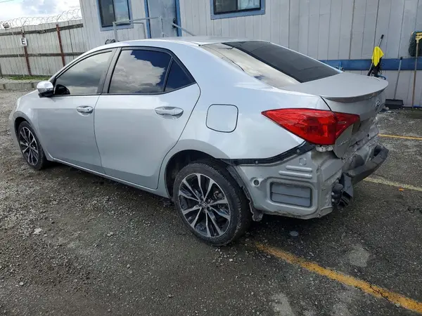 5YFBURHE8HP647586 2017 TOYOTA COROLLA - Image 2