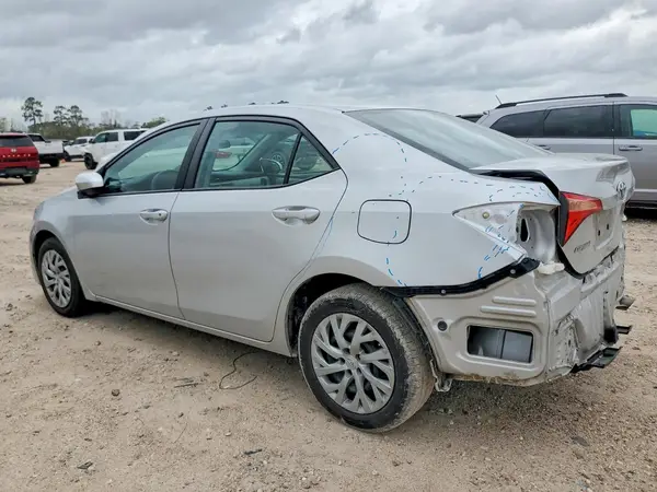 5YFBURHE8HP651041 2017 TOYOTA COROLLA - Image 2