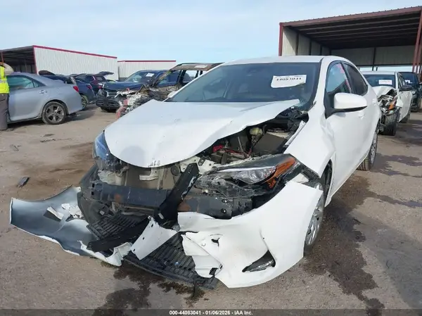 5YFBURHE8HP653453 2017 TOYOTA COROLLA - Image 2