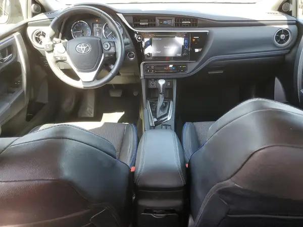 5YFBURHE8HP653873 2017 TOYOTA COROLLA - Image 8