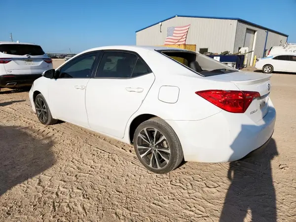 5YFBURHE8HP655915 2017 TOYOTA COROLLA - Image 2