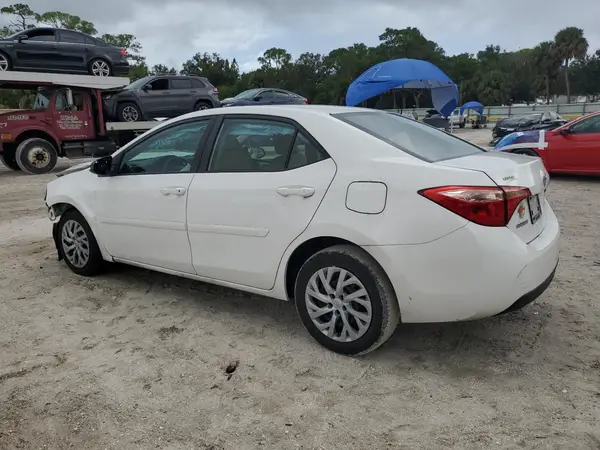 5YFBURHE8HP665750 2017 TOYOTA COROLLA - Image 2