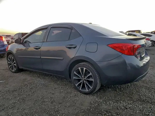 5YFBURHE8HP667059 2017 TOYOTA COROLLA - Image 2