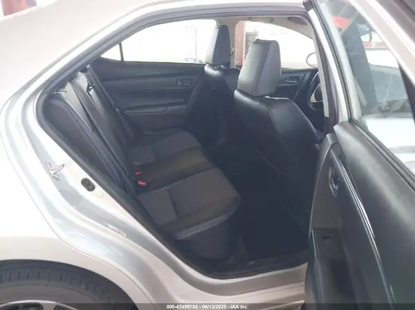 5YFBURHE8HP670186 2017 TOYOTA COROLLA - Image 8