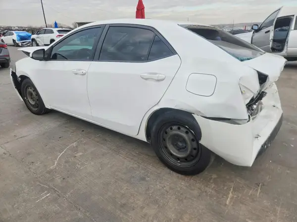 5YFBURHE8HP672021 2017 TOYOTA COROLLA - Image 2