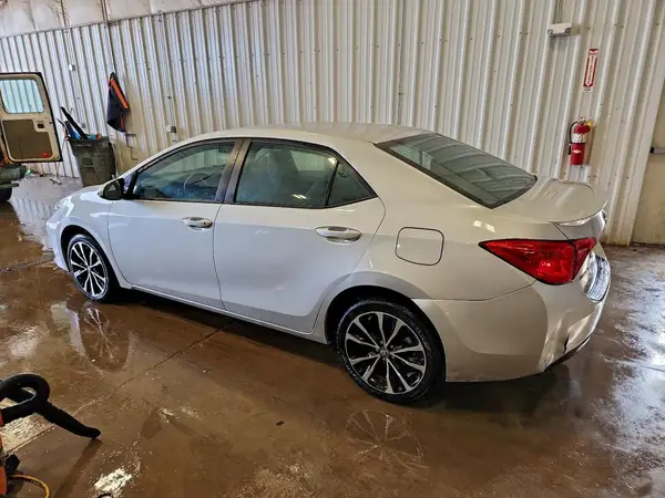 5YFBURHE8HP673265 2017 TOYOTA COROLLA - Image 2